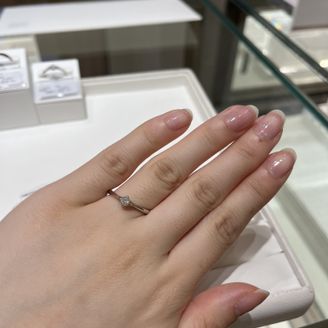 【festaria bijou SOPHIA(フェスタリア ビジュソフィア)】の口コミ シンプルだけどダイヤモンドの輝きがあるもので探していました。フレームの...