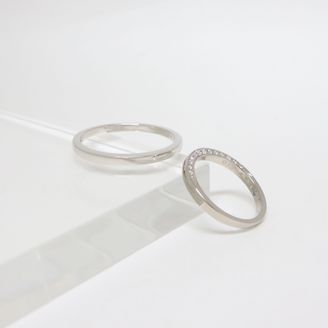 【LEGAN(レガン)】の口コミ あまりない、側面にダイヤが入ってるデザイン。
メンズはプラチナ素材、レ...