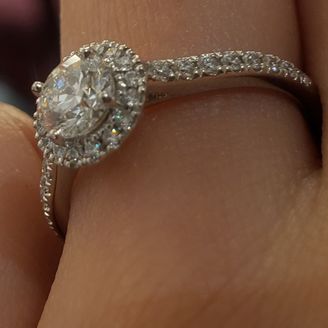 【ラザール ダイヤモンド【取扱店販売】】の口コミ 大切な婚約指輪の検討であったため、世界五大ジュエラーブランドや世界三大...