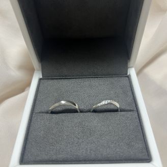 【Flowaves(フロウェーブス)】の口コミ 指輪をたくさん見る中でダイヤモンドについても学ぶことが多く、有名ブラン...