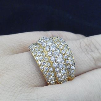 【ユタカジュエリー】の口コミ 通常、カルティエなどでもパヴェダイヤのリングは、１連や２連のものが多い...