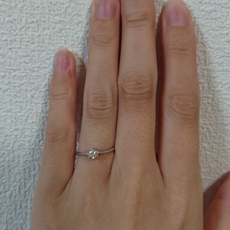 【ジュエリームナカタ(Jewelry MUNAKATA)】の口コミ シンプルながら洗練されたデザインで、長く愛用できそうな指輪です。指に自...