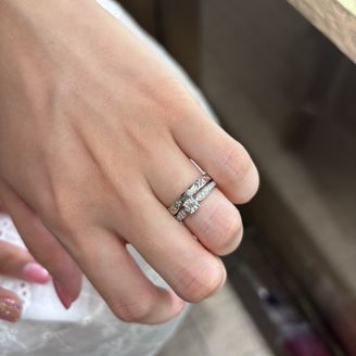 【ティファニー(Tiffany & Co.)】の口コミ 憧れのブルーボックス。憧れのTiffany。初めは婚約指輪は普段から使...