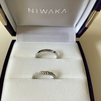 【俄(にわか)】の口コミ デザインがお花で、他と被らないところです。男性も内側に切れ込みが入って...