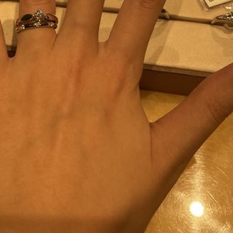 【ブルガリ(BVLGARI)】の口コミ 指輪のデザインはシンプルで個性的なものが多いと思いました。いろいろ比較...