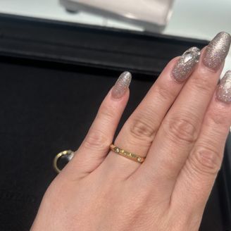 【ティファニー(Tiffany & Co.)】の口コミ ネットで見て可愛いなと思い店舗で試着しました。シンプルながらもデザイン...