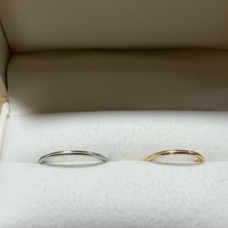 【RosettE Days(ロゼット・デイズ)】の口コミ 細いデザインですが、とても軽く、ゴールド感がとても素敵な指輪です。着け...