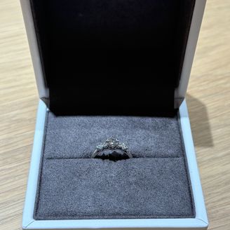 【EITO(エイト)】の口コミ デザインはシンプルすぎず、かつ上品なものがいいと意識して選びました。
...