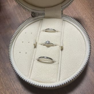 【BOASORTE(ボアソルテ)】の口コミ 指輪の全体的なシルエットはシンプルで、シャープかつ繊細な印象でした。
...