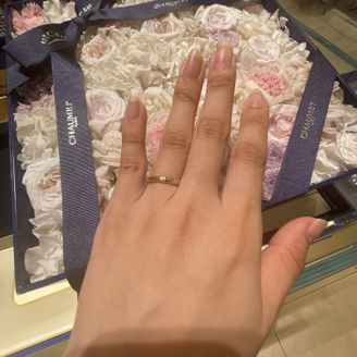 【ショーメ(CHAUMET)】の口コミ とにかく付け心地が滑らかなのでとても良いです。
さらにピンクゴールドの...