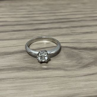 【ブルガリ(BVLGARI)】の口コミ 重ねづけしやすいようにシンプルなデザインのものを選びました。
ダイヤモ...