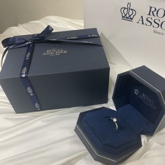 【ROYAL ASSCHER(ロイヤル・アッシャー)】の口コミ ちょっとだけ他と違うデザインでウェーブが可愛い！
初めて見た時に、これ...