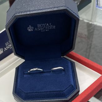 【ROYAL ASSCHER(ロイヤル・アッシャー)】の口コミ 男女全く同じペアではなく、違うものをそれぞれ選んでいます。同じメーカー...