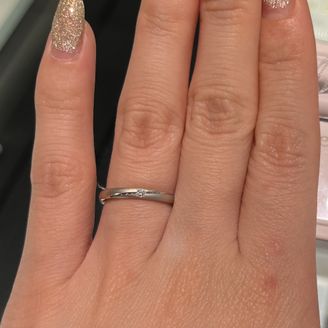 【PILOT BRIDAL(パイロットブライダル)】の口コミ 個性的かつ上品なデザインが素敵でした。
婚約指輪と重ね付けしても邪魔に...