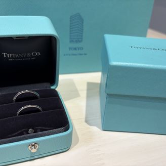 【ティファニー(Tiffany & Co.)】の口コミ ミル部分が繊細で、他ブランドと比べても光の反射が細やかで上品です。プラ...
