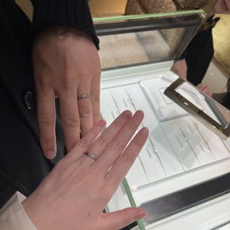 【シャネル(CHANEL)】の口コミ シャネルはカメリア目当てで伺いましたが、かなり華奢なデザインで寂しく見...