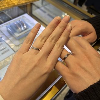 【グラフ(GRAFF)】の口コミ 結婚指輪＝キラキラの憧れはありつつ、仕事柄ダイヤモンドは控えめにしたい...