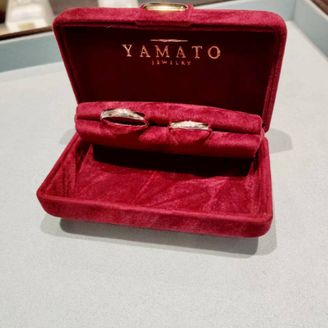 【PILOT BRIDAL(パイロットブライダル)】の口コミ 結婚指輪として一番オーソドックスなデザインを選びました。
斜めのライン...