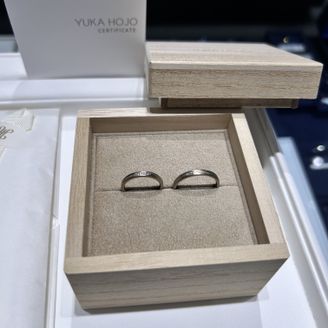 【YUKA HOJO(ユカホウジョウ)】の口コミ アンティーク感のあるデザインです。
素材はホワイトゴールドを選びました...