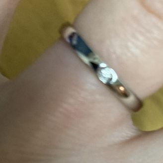 【ジュエリーツツミ(JEWELRY TSUTSUMI)】の口コミ シンプルなタイプなので場面を選ばずに付けられます。
細身なのでそんなに...