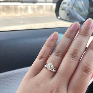 【ティファニー(Tiffany & Co.)】の口コミ プラチナで、ティファニーと決めていました。セッティングは6つの爪で石の...