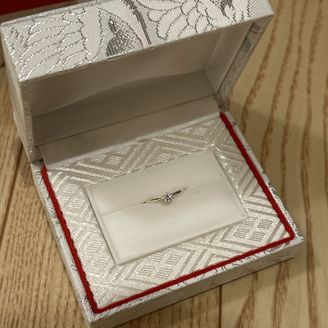 【カオキ　ダイヤモンド専門卸直営店】の口コミ シンプルなデザインでダイヤモンドがキレイに見えます。価格、ダイヤモンド...