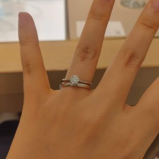 【ティファニー(Tiffany & Co.)】の口コミ 結婚指輪とあわせた時のぴったり感がよく、買うのであれば結婚指輪と婚約指...
