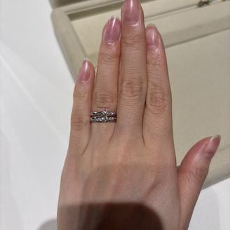 【和光ブライダルブティックギンザ】の口コミ 上品でエレガントな雰囲気のデザインが多い印象です。中でも流れるようなダ...