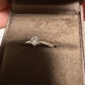 【CHER LUV(シェールラブ)】の口コミ この指輪のダイヤモンドは今まで見てきたダイヤモンドの中で圧倒的な輝きを...