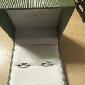 【LAPAGE(ラパージュ)】の口コミ 男女問わず付けられるシンプルなデザインで、ゴールドやシルバー、ピンクゴ...