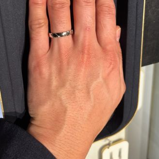 【ショーメ(CHAUMET)】の口コミ トルサードというデザインで、スタイリッシュで個性的。他のとつけ比べまし...