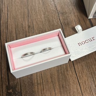 【nocur(ノクル)】の口コミ 彼氏が選んでサプライズしてくれました。
婚約指輪と言ったら一つのダイヤ...