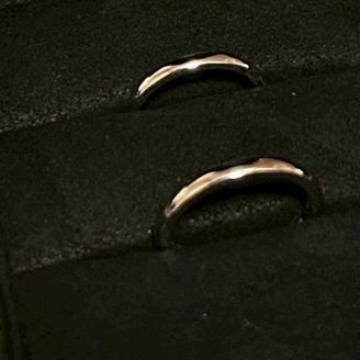 【グラフ(GRAFF)】の口コミ シンプルなデザインで、普段つけてても手にしっかりとフィットする指輪だと...