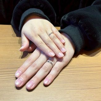 【紡ぎ輪(つむぎわ)】の口コミ デザインは花びらがそれぞれの指輪に施されており、重ねると桜になるという...