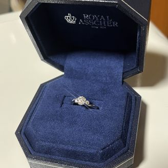 【ROYAL ASSCHER(ロイヤル・アッシャー)】の口コミ 指が綺麗に見えるデザインです！毎日眺めてます♡
主張しすぎないのに、き...
