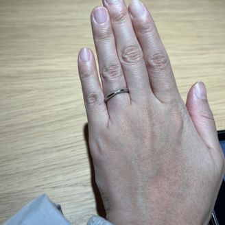 【COEUR D'OR(クゥドール)】の口コミ 正面から見た時はシンプルですが、角度を変えるとダイヤモンドのキラキラが...