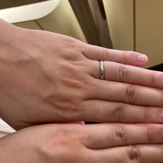 【カルティエ(Cartier)】の口コミ 指輪のデザイン
一つ大きめのダイヤがどんと付いています。リングはシルバ...