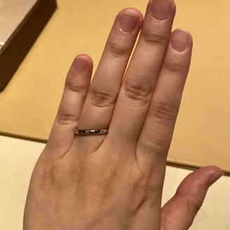 【ブルガリ(BVLGARI)】の口コミ 指輪のデザイン
シルバーのリングでダイヤが5つほど等間隔に付いています...