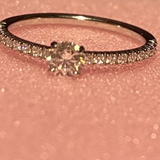 【カルティエ(Cartier)】の口コミ これまでアクセサリー類はネックレスがメインで指輪はあまりしてきませんで...