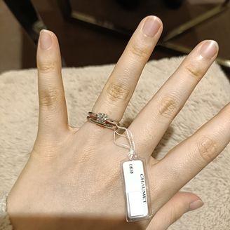 【ショーメ(CHAUMET)】の口コミ シンプルなプラチナリングを試着しました。着け心地がとてもよく(角が丸い...