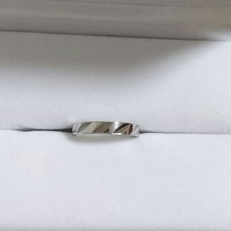 【Ptau(ピトー)】の口コミ 何の模様もデザインもないシンプルな物ではなく、普通に身に付けてもお洒落...