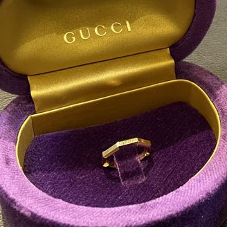 【グッチ(GUCCI)】の口コミ 他の人とかぶらないカタチ、華奢なゴールドの指輪は、私服がカジュアルな自...