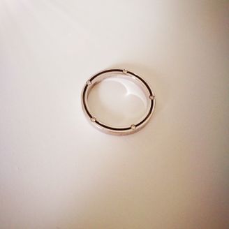 【DAMIANI(ダミアーニ)】の口コミ ダイヤが側面にあるので、嫌味無く、静かに相手と自分に向けて光ってくれま...