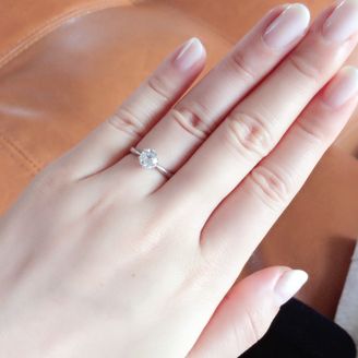 【日本ダイヤモンド貿易】の口コミ １ctのダイヤモンドを探しており、予算内でいいバランスのダイヤであった...