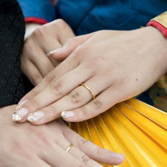 【Enasoluna(エナソルーナ)】の口コミ 指輪を選ぶ際に私たちが重要視したことは、性別を問わないデザインであるこ...