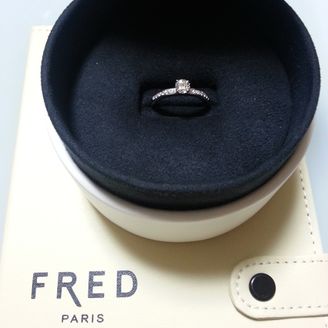 【Fred(フレッド)】の口コミ FREDのデルフィーヌは特徴的で、真ん中のダイヤを花びらが包み込むよう...
