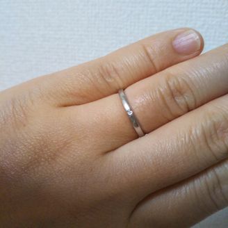 【組曲ジュエリー】の口コミ シンプルなリングを探していました。細めで着けているうちに指に馴染んでく...