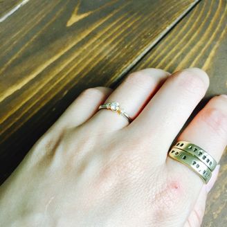 【MUQBEL(ムクベル)】の口コミ マリッジリングとの重ね付けもできるものをと考えていました。
婚約指輪な...