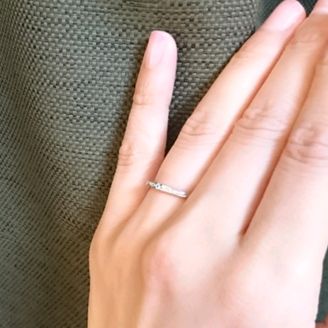 【SWEET BLUE DIAMOND(スウィートブルーダイヤモンド)】の口コミ 2人のラッキーカラーのブルーの石が入っていたことと、主人側もしっくりく...