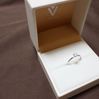 【VERITE(ベリテ)】の口コミ シンプルで自分が想像していた指輪と合っていました。
ダイヤが小さすぎず...